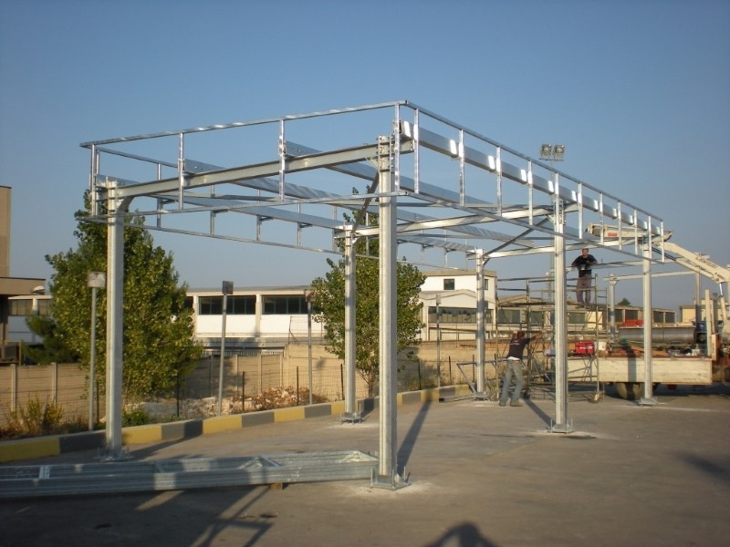 Metal Taccogna srl - Realizzazione capannoni e pensiline