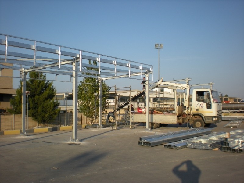 Metal Taccogna srl - Realizzazione capannoni e pensiline