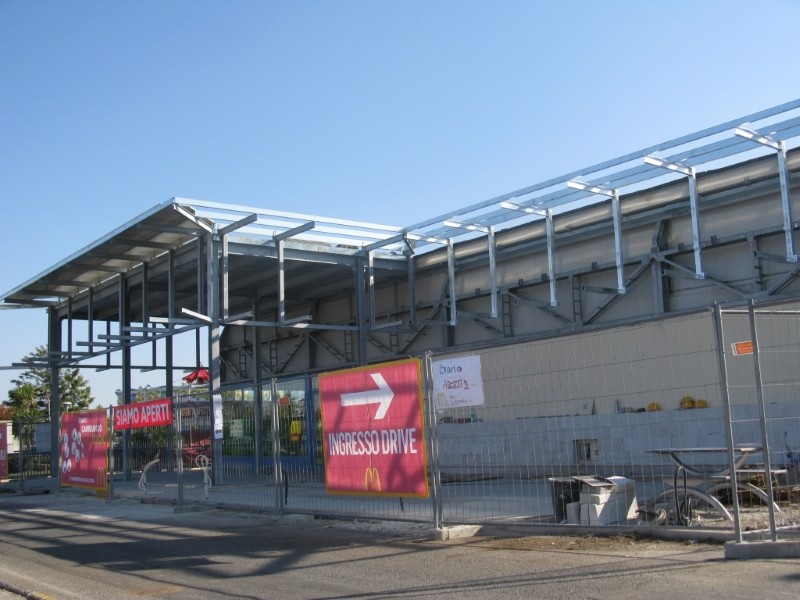 Metal Taccogna srl - Realizzazione capannoni e pensiline