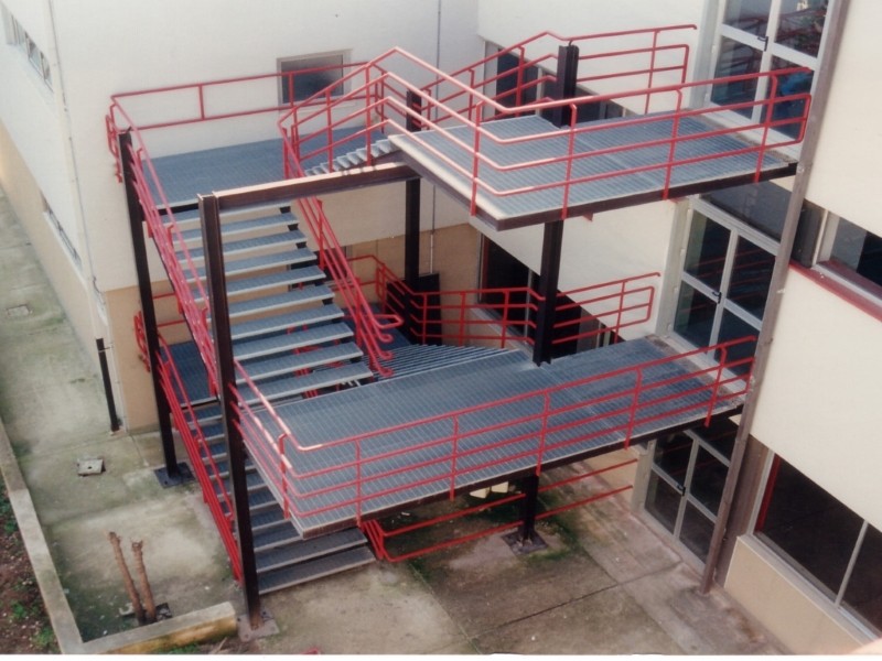 Metal Taccogna srl - Realizzazione scale di sicurezza