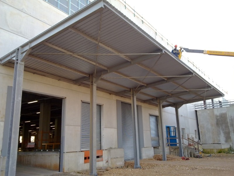 Metal Taccogna srl - Realizzazione capannoni e pensiline