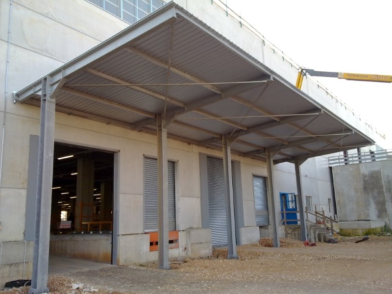 Metal Taccogna srl - Realizzazione capannoni e pensiline