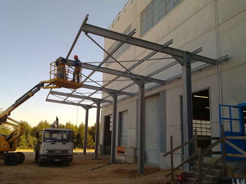 Metal Taccogna srl - Realizzazione capannoni e pensiline