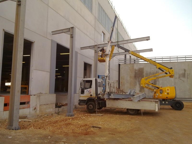 Metal Taccogna srl - Realizzazione capannoni e pensiline