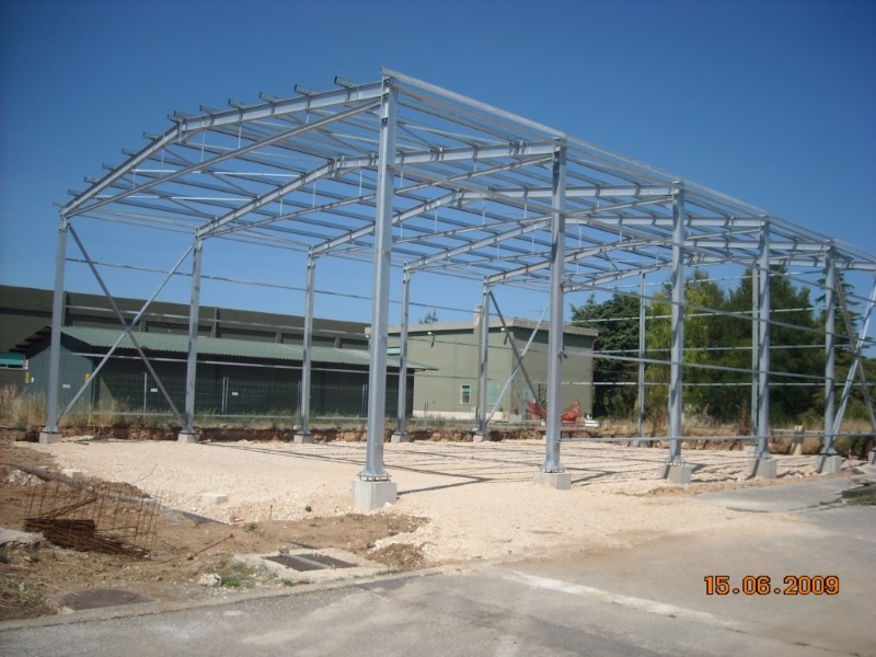 Metal Taccogna srl - Realizzazione capannoni e pensiline