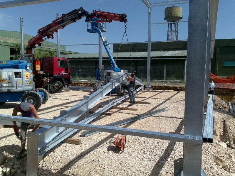 Metal Taccogna srl - Realizzazione capannoni e pensiline