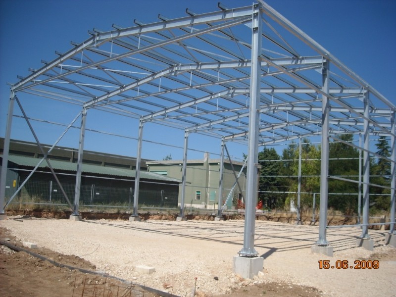 Metal Taccogna srl - Realizzazione capannoni e pensiline