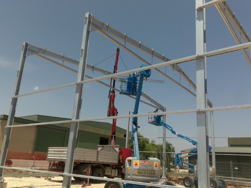 Metal Taccogna srl - Realizzazione capannoni e pensiline