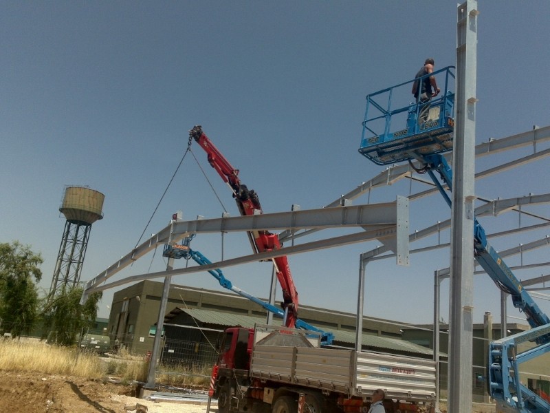Metal Taccogna srl - Realizzazione capannoni e pensiline