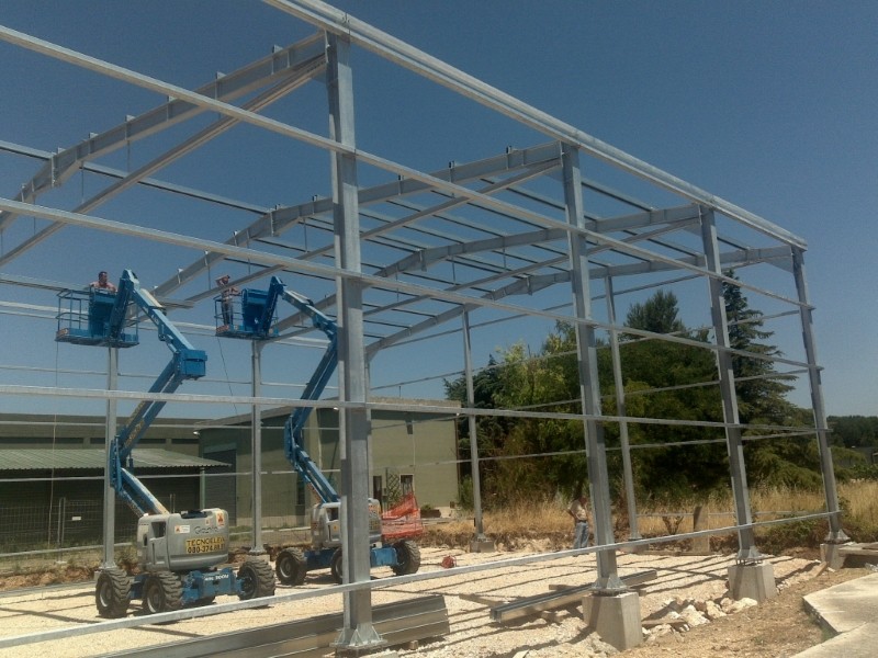 Metal Taccogna srl - Realizzazione capannoni e pensiline