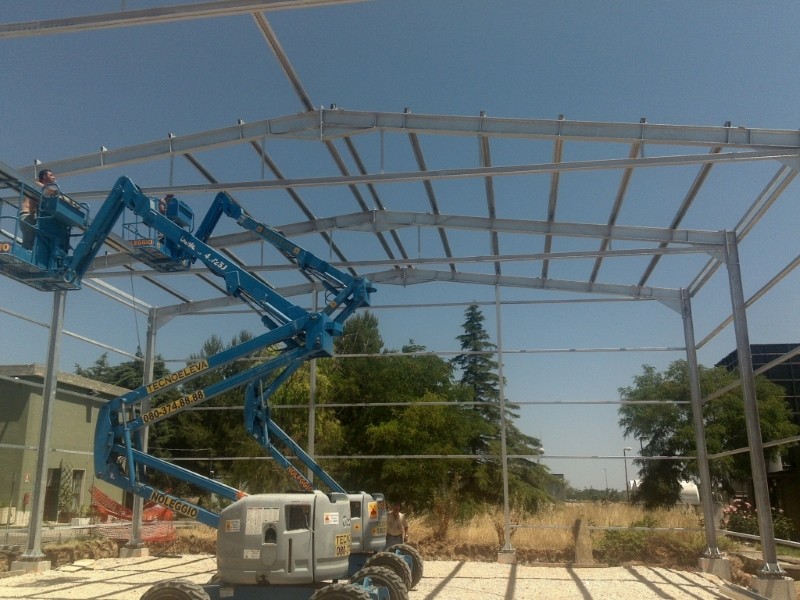 Metal Taccogna srl - Realizzazione capannoni e pensiline