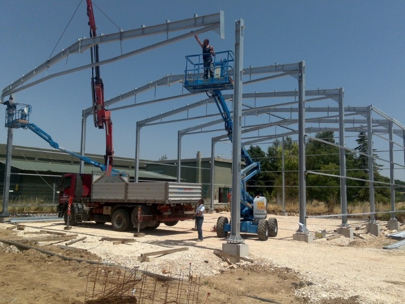 Metal Taccogna srl - Realizzazione capannoni e pensiline